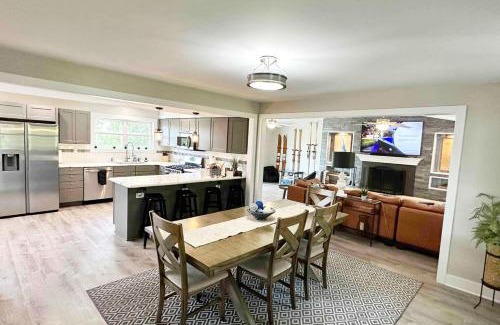 Twin Lakes Casa | EnglishPrairieBnB - 8 Bedrooms - 4 Bathrooms
