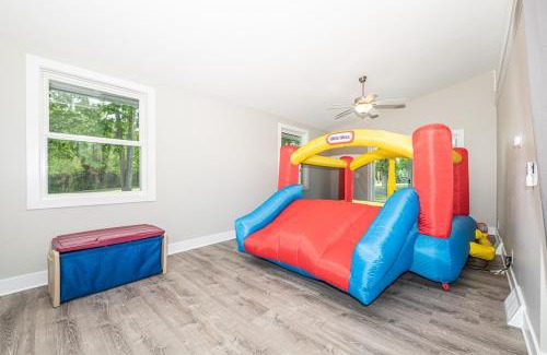 Twin Lakes Casa | EnglishPrairieBnB - 8 Bedrooms - 4 Bathrooms