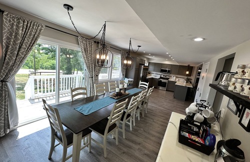 Twin Lakes Casa | #EnglishPrairieBnB - 8 Bedroom - 4.5 Bathrooms