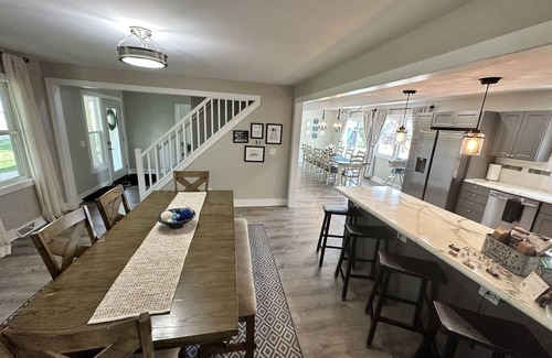 Twin Lakes Casa | #EnglishPrairieBnB - 8 Bedroom - 4.5 Bathrooms