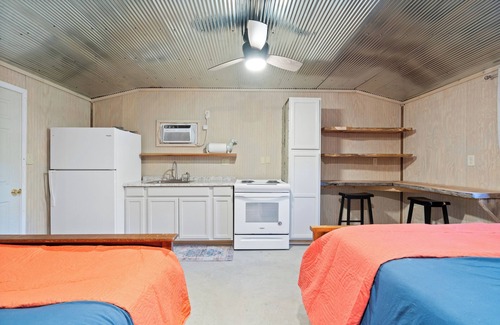 Oakland Apartamento | Enid Lake's studio in Plum Point, .5 mile from boat ramp