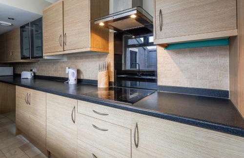 Darlington Casa | Enjoy 4 Br Spacious Home 7 Mins From City
