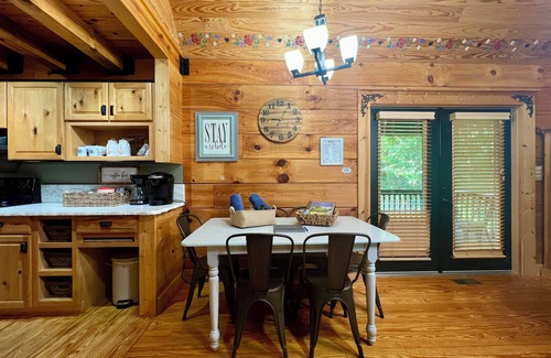 Saluda Cabina | Enjoy a CABIN including Blueberry Picking, Yard Games, Fire Pit, Screened Porch.