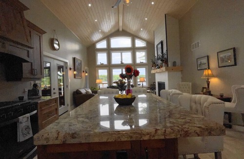 Tudor and Cashel Casa | Enjoy a Cottage Dream Vacation!