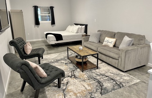 Winder Otro | Enjoy a cozy experience at Elizabeth Farms! Close to hiking & equestrian trails.
