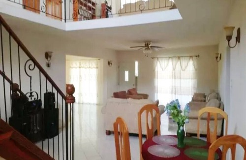 Atlantic Shores Casa | Enjoy a cozy getaway with 4BR 3BA house with AC 5mins from Miami Beach.
