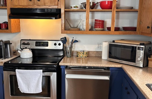 Sackville Casa | Enjoy a cozy stay at Sunflower House, a three-bedroom home in Sackville, N.B.