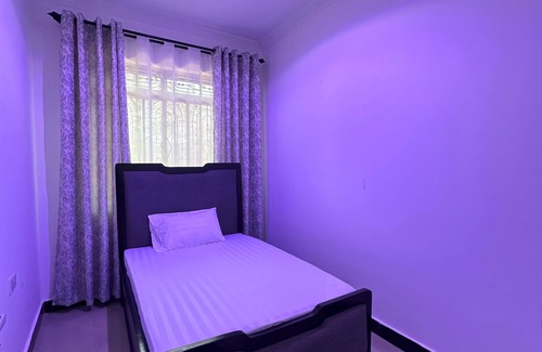Iringa Apartamento | Enjoy a cozy stay in our spacious home featuring three comfortable bedrooms