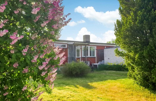 Kosta Casa | Enjoy a family vacation with fun in this cottage near two zoos.