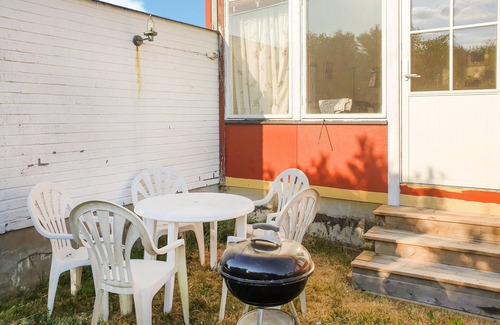 Kosta Casa | Enjoy a family vacation with fun in this cottage near two zoos.