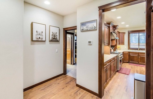 Cle Elum Casa | Enjoy a Free Luxury Upgrade+Spa+Game Room & Pet Friendly/ 3Mins Lodge