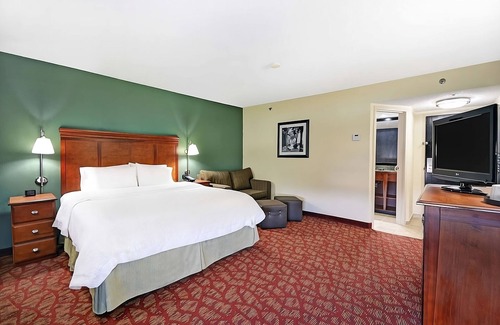 Athens Hotel | Enjoy a Hassle-Free and Suiting Stay! Pet-friendly Hotel w/ Pool, Free Breakfast