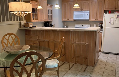 Lake Toxaway Condominio | Enjoy a Lake Toxaway Escape at 3 bedroom lakefront condo.