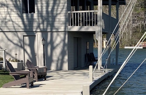 Lake Toxaway Condominio | Enjoy a Lake Toxaway Escape at 3 bedroom lakefront condo.