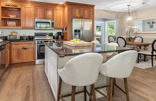 Sag Harbor Casa | Enjoy a lovely summer retreat in Sag Harbor Village, 1 mile to Main Street