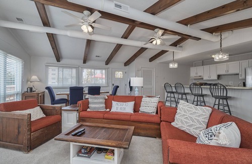 Sandbridge Casa | Enjoy a luck of the Irish at the "Pog Mo Home" beach cottage