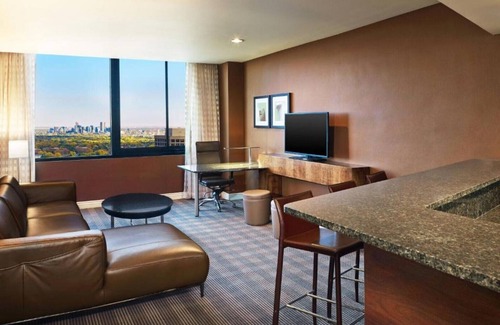 Union Square Casa | Enjoy a mountainside stay at our hotel in Lakewood, Colorado