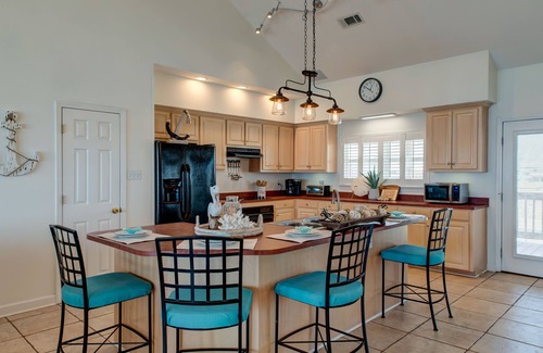 Dauphin Island Casa | Enjoy a personal beach experience! Expansive gulf side deck! - Dauphin Charm