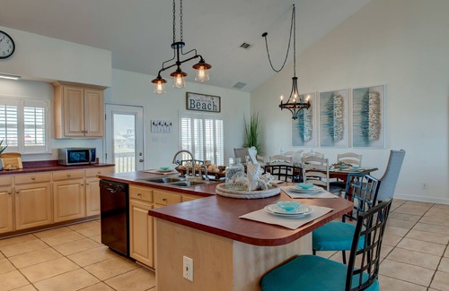 Dauphin Island Casa | Enjoy a personal beach experience! Expansive gulf side deck! - Dauphin Charm