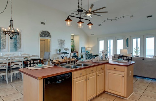 Dauphin Island Casa | Enjoy a personal beach experience! Expansive gulf side deck! - Dauphin Charm