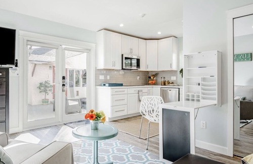 Westchester Casa | Hermosa, actualizada casa centralmente ubicada! Nuevo complemento de casa de huéspedes disponible también!
