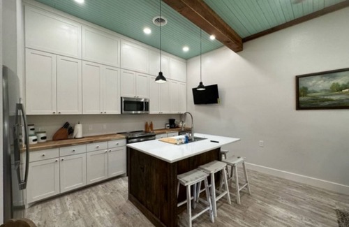 Arthur City Otro | Enjoy a Relaxing Retreat to The Farmhouse in the East Texas Countryside!