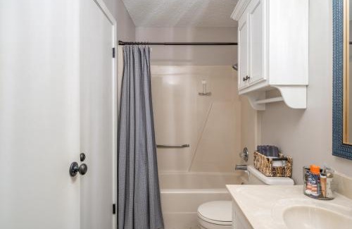 Hot Springs Apartamento | Enjoy a serene getaway and the thrill of horse racing