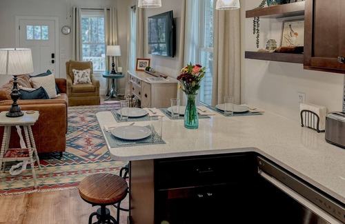 Hendersonville Cabaña | Enjoy a small town experience!