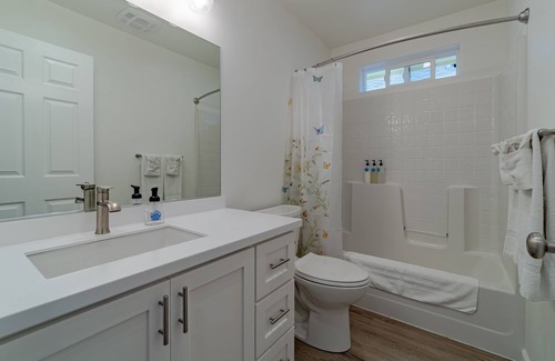McKinleyville Casa | Enjoy a stylish experience at this centrally-located place