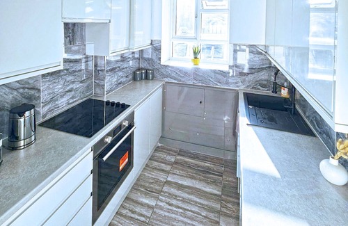 Harringay Apartamento | Enjoy a stylish experience at this centrally-located modern apartment.