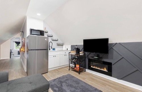 Logan Square Apartamento | Enjoy a stylish experience at this centrally-located place