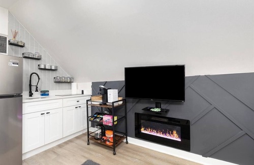Logan Square Apartamento | Enjoy a stylish experience at this centrally-located place
