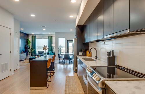 North Capitol Condominio | Enjoy a stylish experience at this centrally-located condo on Downtown Nashville's Riverfront