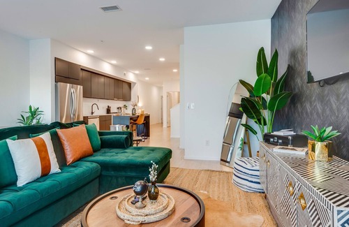North Capitol Condominio | Enjoy a stylish experience at this centrally-located condo on Downtown Nashville's Riverfront