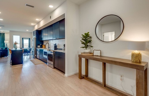 North Capitol Condominio | Enjoy a stylish experience at this centrally-located condo on Downtown Nashville's Riverfront