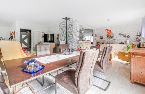 Caissargues Casa | Enjoy a wonderful vacation in this attractive vacation home with pool.