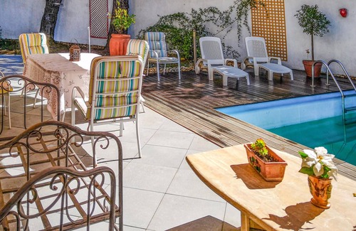 Caissargues Casa | Enjoy a wonderful vacation in this attractive vacation home with pool.