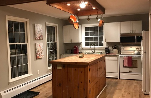Wilmington Casa | Disfrute de las cuatro estaciones en Beautiful Wilmington, VT; 15 min del monte. Nieve