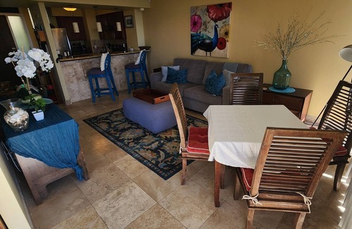 Makaha Apartamento | ¡Disfruta de todas las actualizaciones premium en esta unidad recientemente renovada!