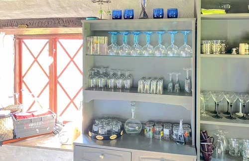 Vibble Casa | Enjoy an active couple vacation in this stone house with private tennis court
