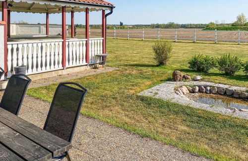 Vibble Casa | Enjoy an active couple vacation in this stone house with private tennis court