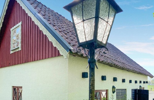 Vibble Casa | Enjoy an active couple vacation in this stone house with private tennis court