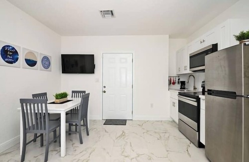 Poinsettia Heights Apartamento | ¡Disfrute y relájese en el área de Fort Lauderdale!