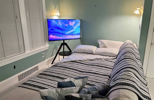 Ann Arbor Apartamento | Enjoy Ann Arbor! Perfect Spot-Near Downtown, Campus & Stadium-nBeautiful Apt