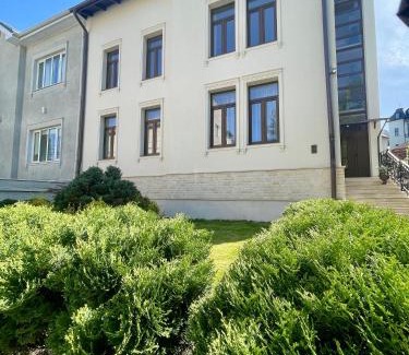 Cluj-Napoca Apartamento | Enjoy Apartments - Central Villa Retreat