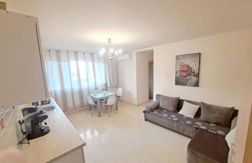 Arad Apartamento | ENJOY ARAD! self checkin-no invoice is issued, free parking on two streets