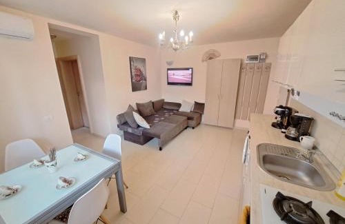 Arad Apartamento | ENJOY ARAD! self checkin-no invoice is issued, free parking on two streets