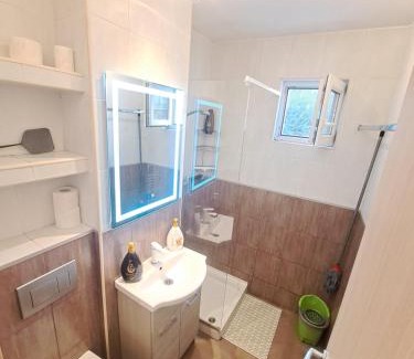 Arad Apartamento | ENJOY ARAD! self checkin-no invoice is issued, free parking on two streets