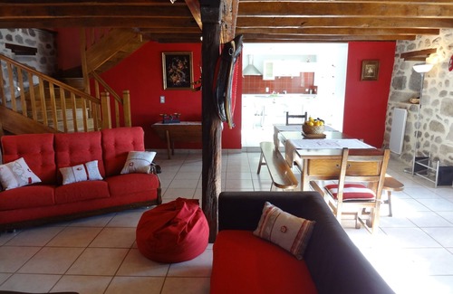 Raulhac Cabaña | Promoción, Gîte de France, cerca de Super-Lioran, casa de piedra, animales, wifi