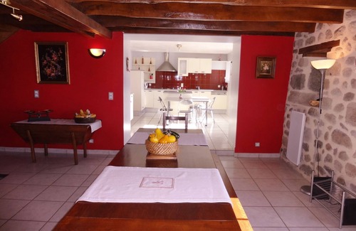 Raulhac Cabaña | Promoción, Gîte de France, cerca de Super-Lioran, casa de piedra, animales, wifi